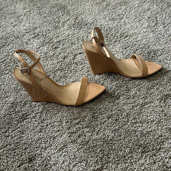 Schutz Raquel Patent Leather Wedge Sandals. Size 8.5. - Picture 7 of 10